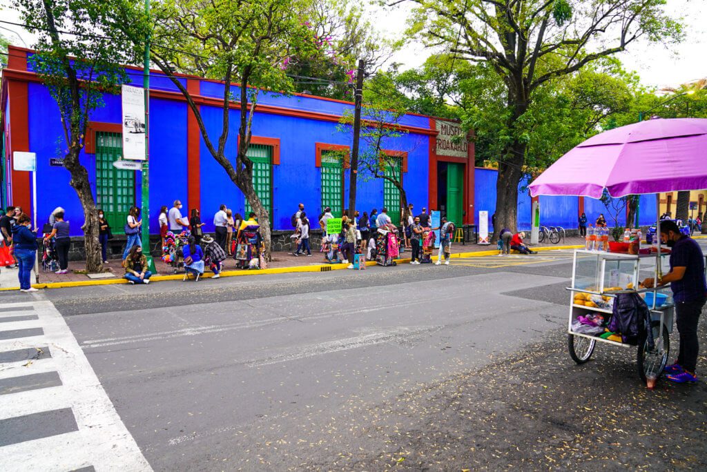 people stand in line outside of frida kahlo museum